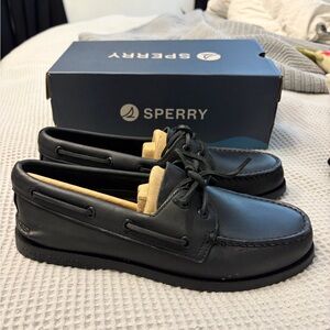 2 eye Sperry Men's Classic Black on black Boat Shoes 8.5